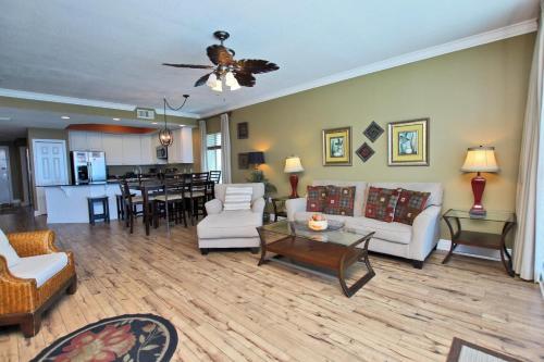 San Carlos 801 Apartment