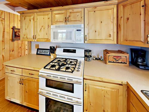 1634 Cedarbark Lane Cabin