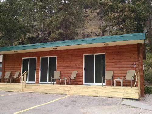 Trails End Cabins & Motel