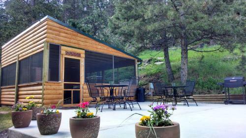Trails End Cabins & Motel