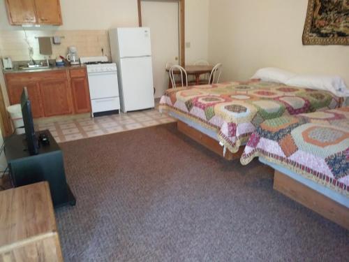 Motel Harney Camp Cabins