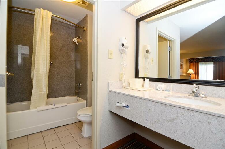 Hotel Quality Inn Airport I-240
