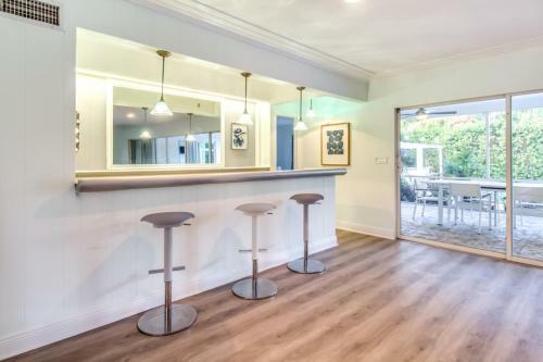 Hollywood Chateau Villa