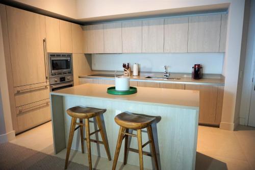 Upscale 1 Bed Oceanview Apartment