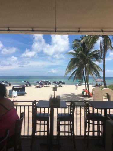 Hollywood Beach Resort-renovated Studio Nice Views