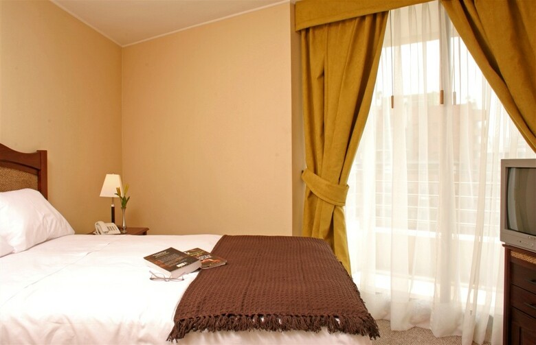 Aparthotel Versalles Suites