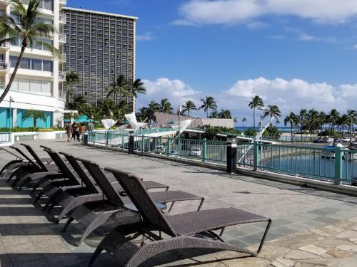 Ilikai Tower 705 City View 1br
