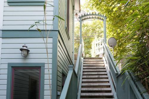 Roe-parker-river View-2br/1ba