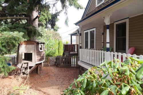 River Delivered-rvr/mt Vw-4br/2b