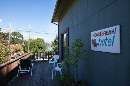 Heartbreak-rvr/mt View-4br/2ba