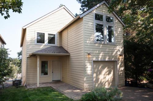 Salmon-river Vw-ac-3br/2.5 Ba