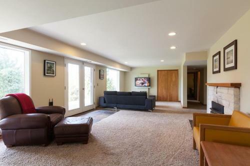 Panorama-rvr/mtn Vw-4br/3ba