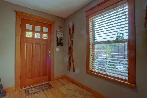 Wanderlust At Hood River