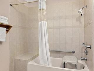 Hotel Ramada Limited And Suites