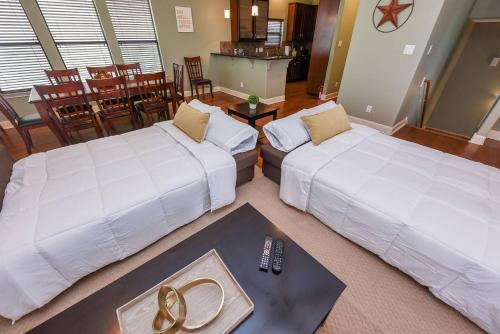 Apartamento Centrally Located(Eado) Condo W/balcony- Sleeps 12