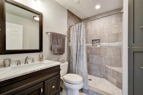 6107 Hudson Bend Rd Home