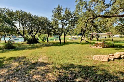 6107 Hudson Bend Rd Home