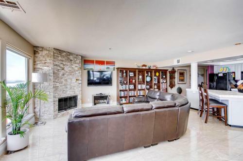 Imperial Beach Club 207