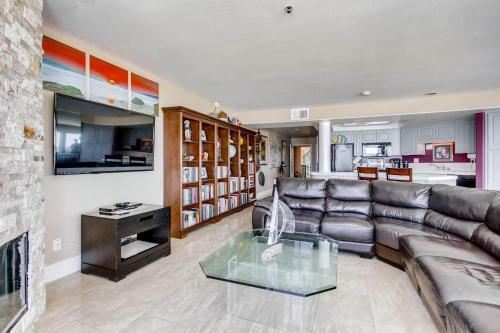 Imperial Beach Club 207