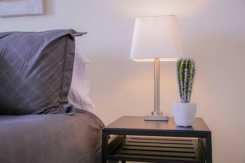 Apartamento Luxe & Modern Downtown 1br W/ Balcony Near Dining