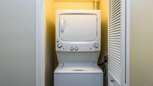 Jamboree Apartment #873928 Apts