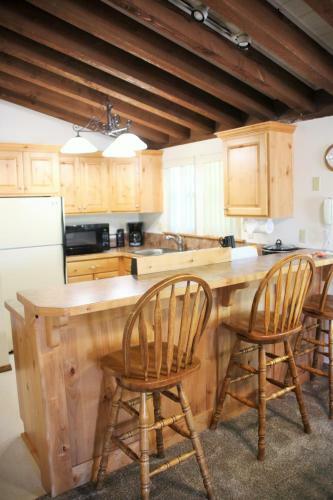 Hotel Getaways At Timbers At Island Park Village