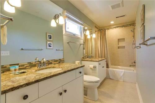 Carolina Boulevard 128