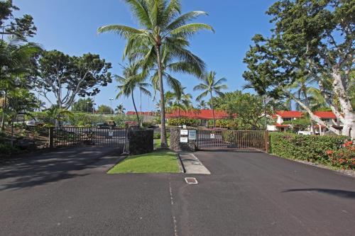 Kona Surf & Racquet Club 183