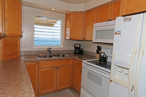 Kona Surf & Racquet Club 183
