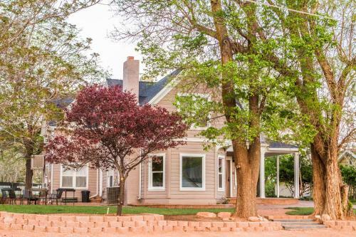 Grand Circle Bed And Breakfast