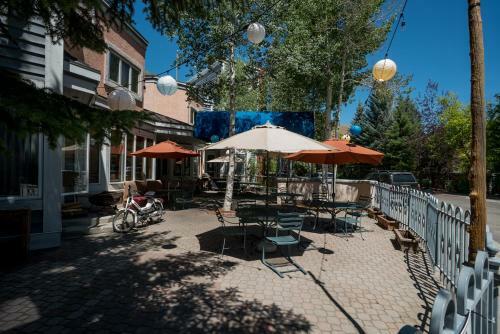 Hot Water Inn & Hostel