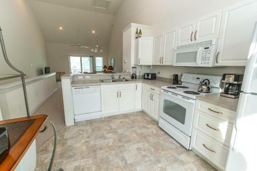Bermuda Bay Condo "wright Stuff"