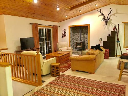 Kingswood Estate Cabin Retreat