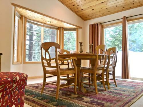 Kingswood Estate Cabin Retreat
