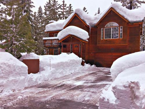 Kingswood Estate Cabin Retreat