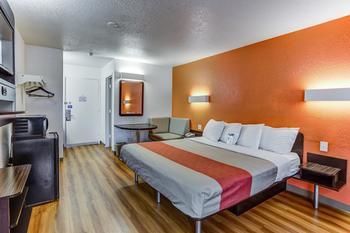 Hotel Motel 6 Portland South