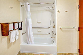 Hotel Hampton Inn And Suites Airport