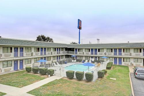 Hotel Motel 6 San Marcos