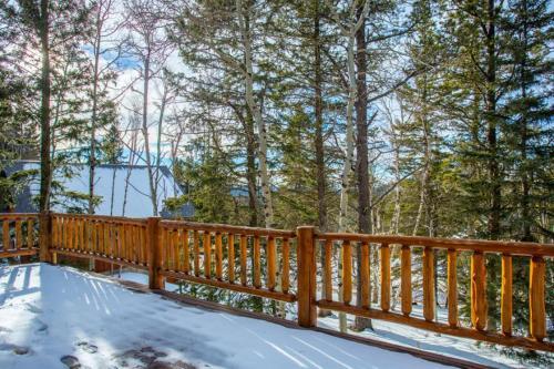 Deep Snow Lodge