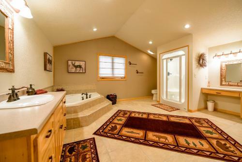 Twisted Pines Lodge