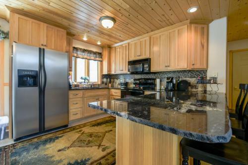 Twisted Pines Lodge