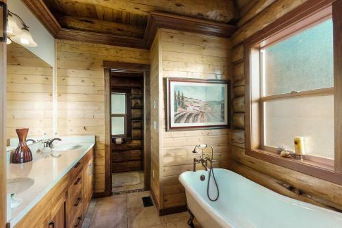 Eagle's Roost Lodge