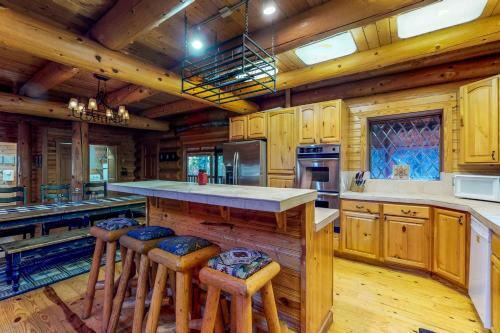 Soaring Pines Lodge & Bunkhouse