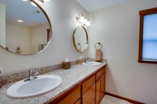 Mountain View Coastal Retreat