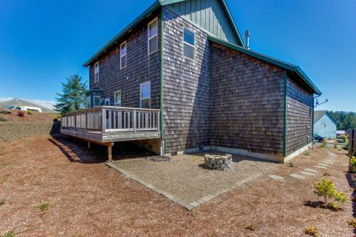 Mountain View Coastal Retreat