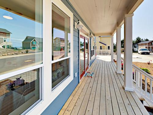 2442 Sw Dune Ave Home