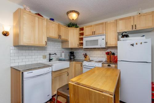 Sea Breeze Condo