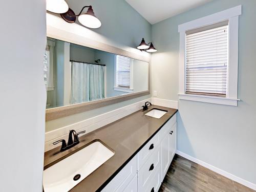 2462 Sw Dune Home