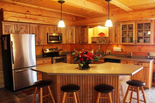 Big Pine Lodge In Hocking Hills