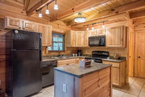 Frontier Cabin In Hocking Hills